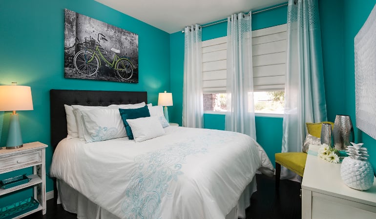 Roman shades in a Dallas bedroom